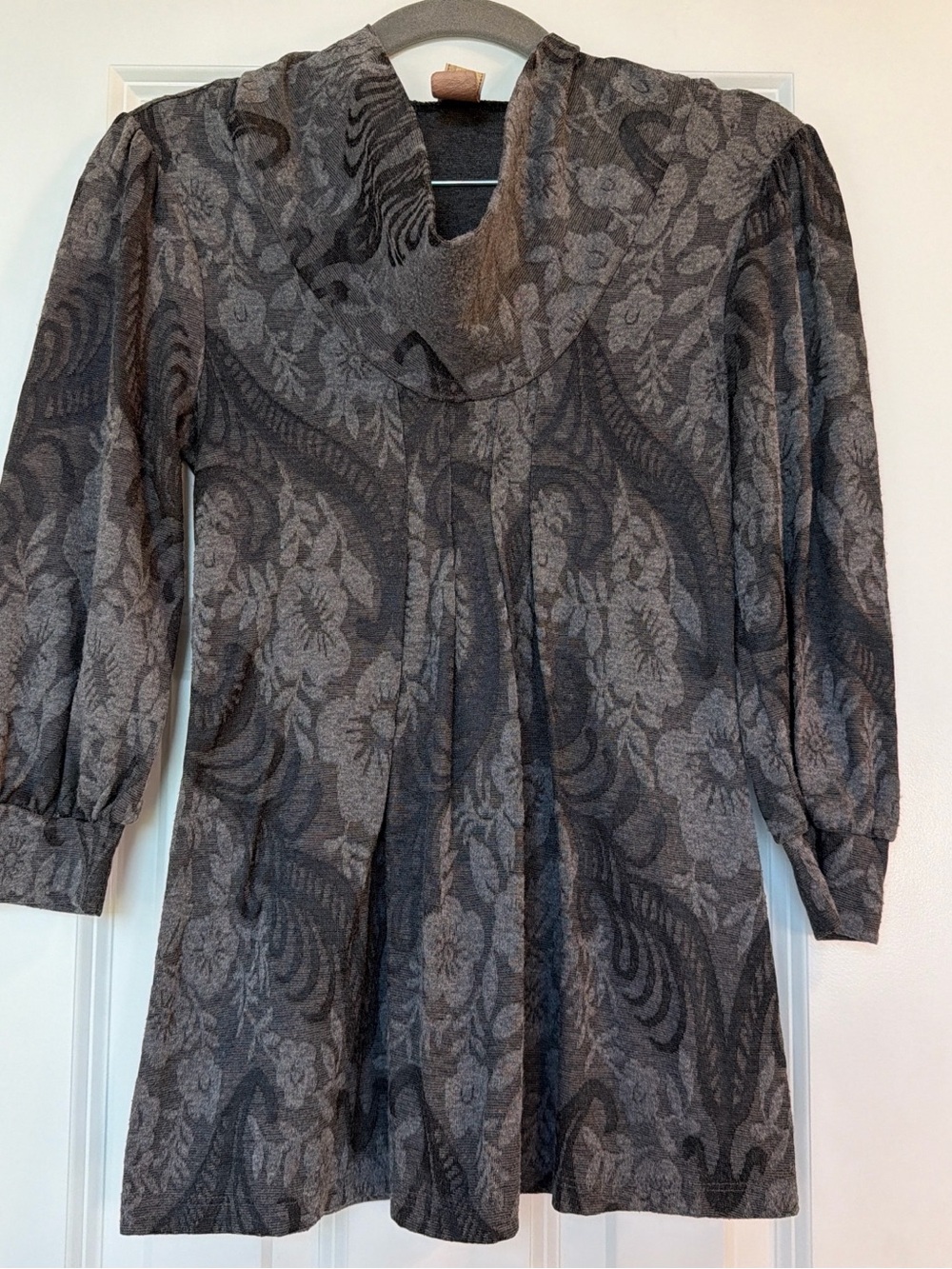 BKE Gray Textured Knit Top with Subtle Patterning 3/4 Sleeve